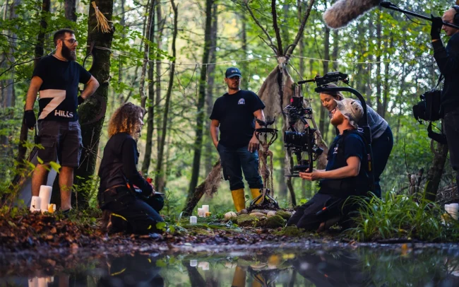 Directress Mascha Deikova and Director of Photography Imanuel Thallinger discussing the next shot while the crew is waiting.