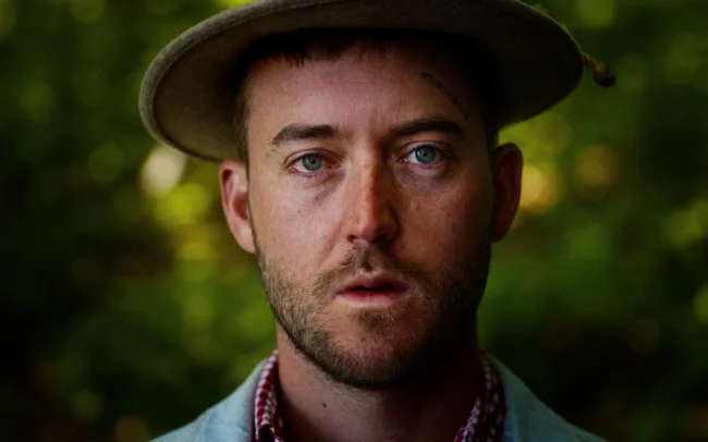 YouTube-Creator Austrian Kiwi vor Imanuel Thallingers Kamera. Videoproduktion und Postproduktion durch Imanuel Thallinger (Holy Moly films).
